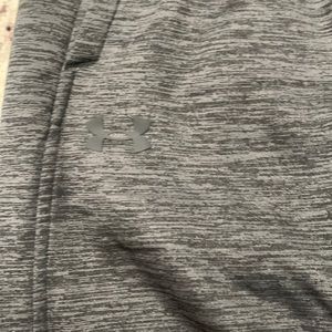 Men’s large under Armour sweatpants excellent condition